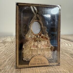 Vintage LOUIS NICHOLE Beautiful Victorian Lace Vanity Dresser‎ Ornament NIB 1999